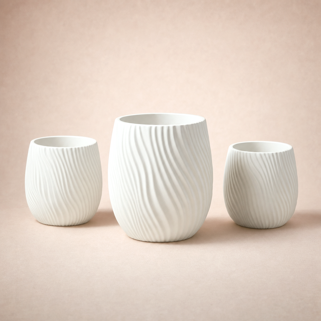 Set van drie witte designer plantenpotten met twee kleine en één grote maat